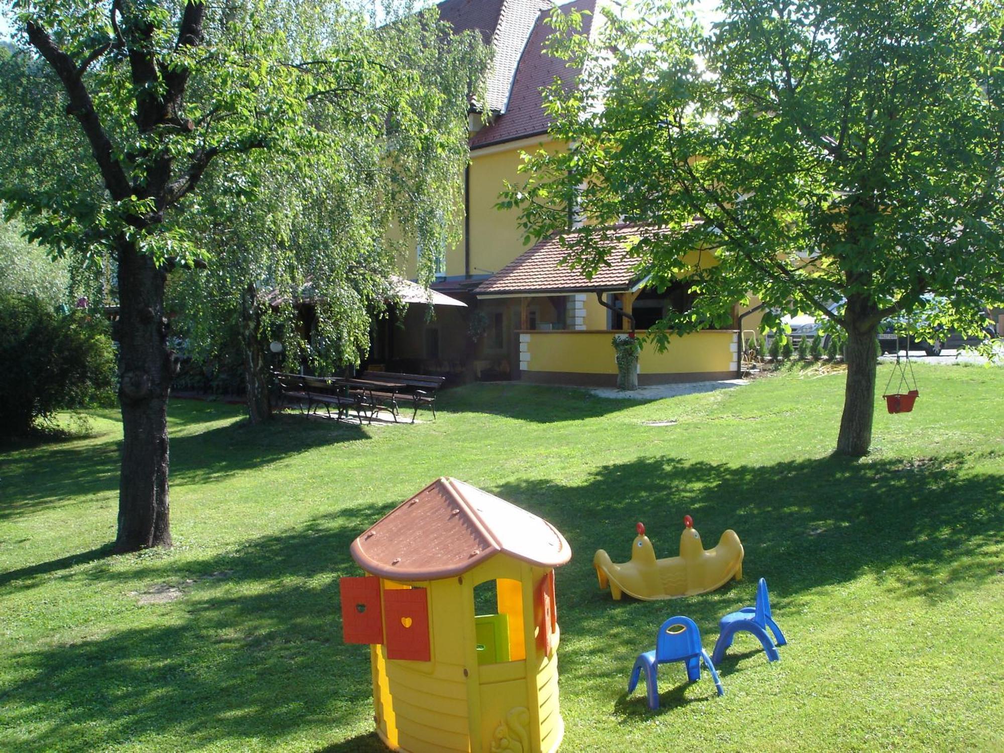 Guest House Cater Laško Екстериор снимка